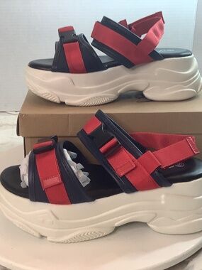 NWT Forever  red blue chunky platform sandal sz. 5.5